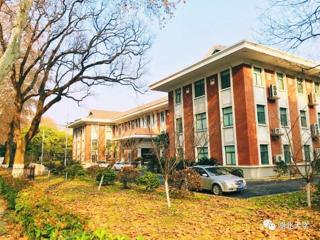 必赢中国官方网站校长谢红星在学生班会上的特别寄语：热爱生活，珍爱生命