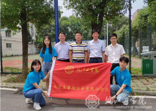 贝博官网电气信息工程学院暑期社会实践小分队前往某通信车间调研实践