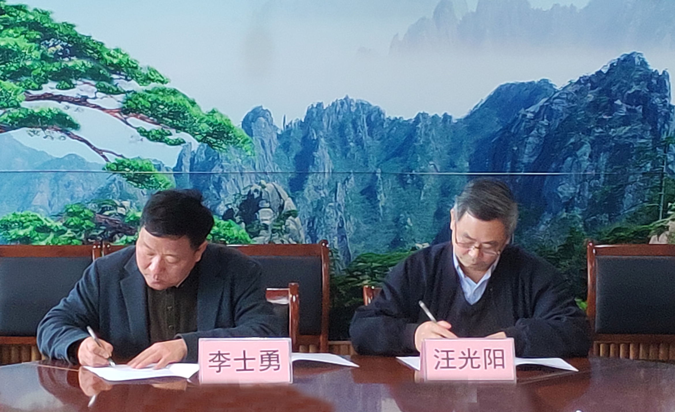 贝博官网与东华软件工程有限公司签订校企战略合作协议