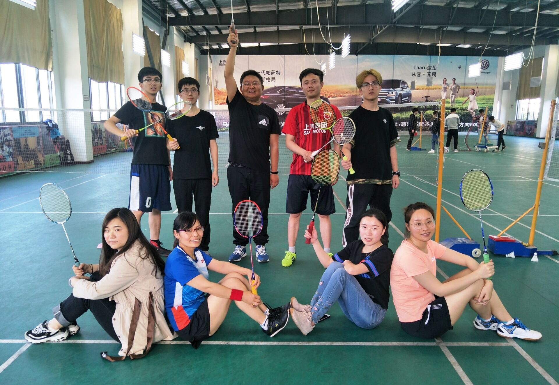 贝博官网成功举行2019教职工羽毛球赛