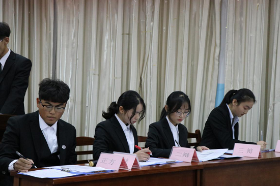BB贝博艾弗森官方网站第一届“争鸣杯”辩论赛半决赛顺利举办