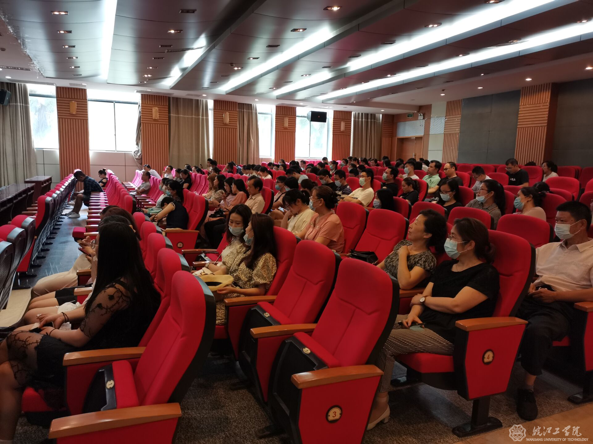 贝博官网召开期末考试工作会暨2020年7月份大学英语四六级考试工作培训会