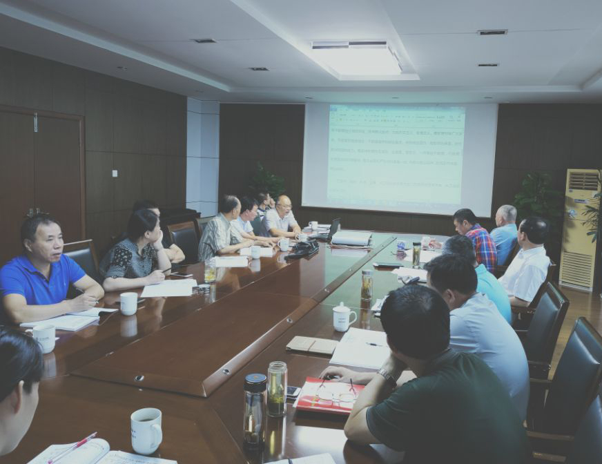 贝博官网举行中心组学习会