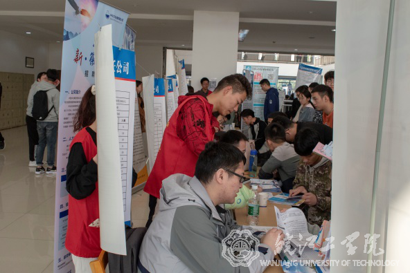 BB贝博艾弗森官方网站2021届毕业生秋季大型双选会志愿服务活动圆满落幕