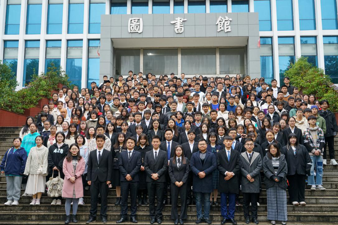 贝博官网大学生传媒中心顺利举行第九届换届表彰大会