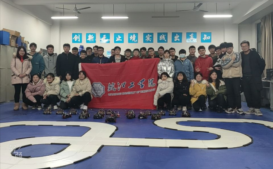 BB贝博艾弗森官方网站第十届智能汽车校内赛顺利完成