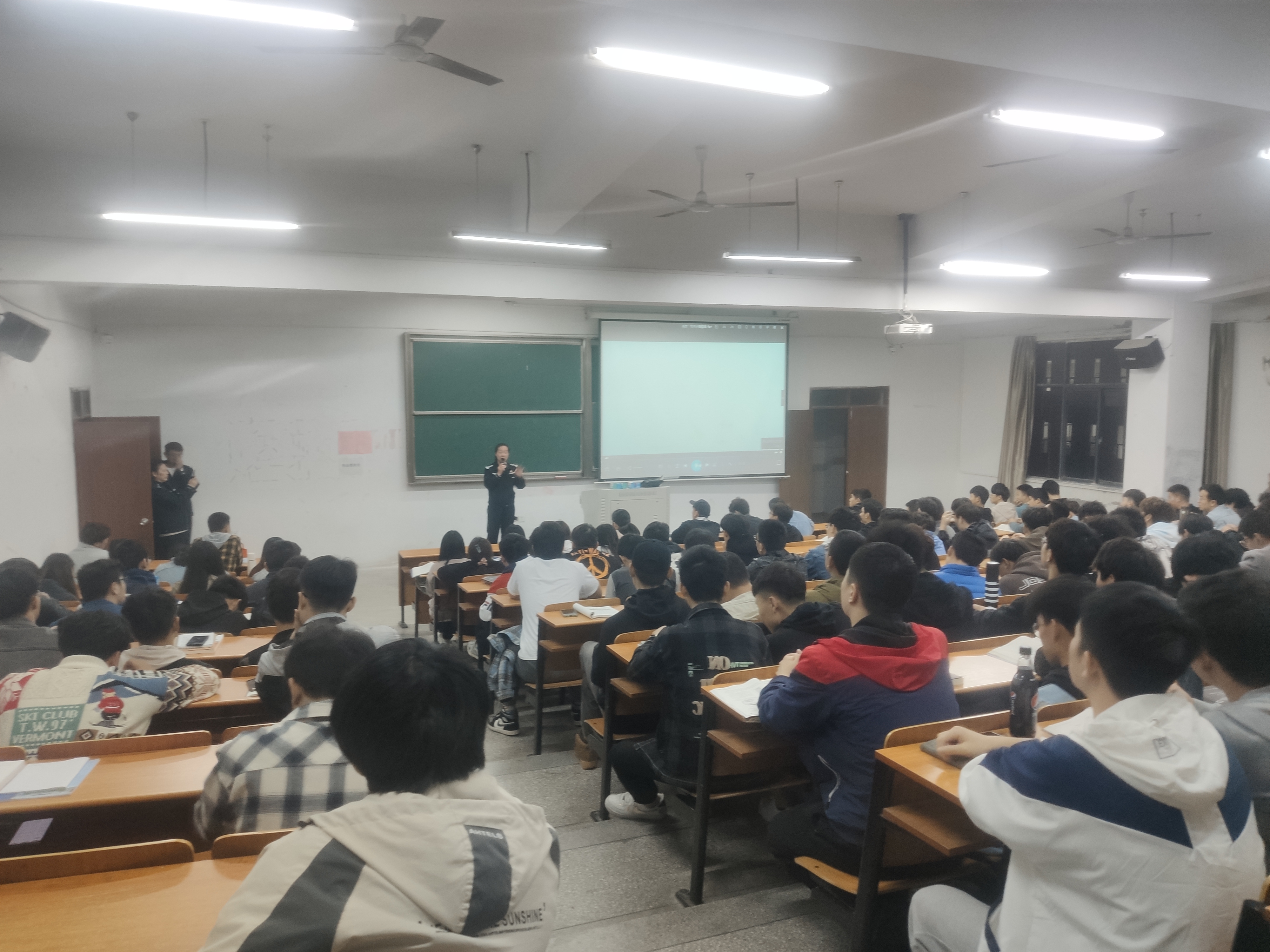 贝博官网开展预防诈骗和禁毒宣传讲座