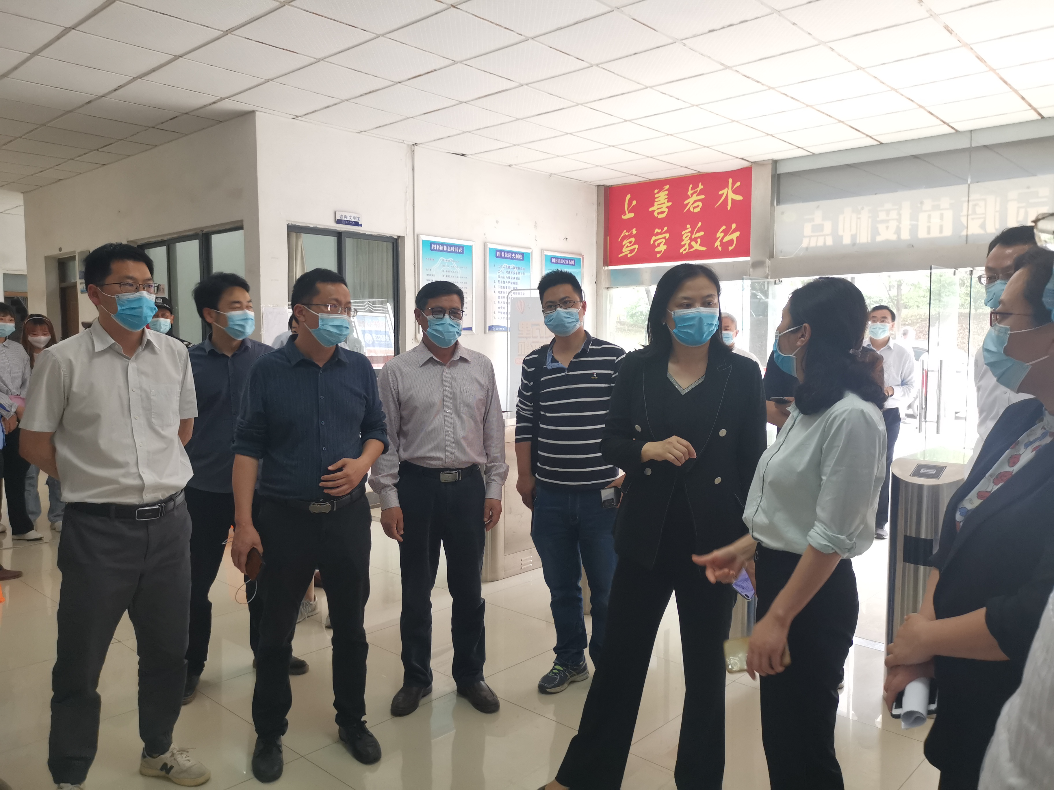 副市长阚青鹤一行督查贝博官网新冠疫苗接种工作