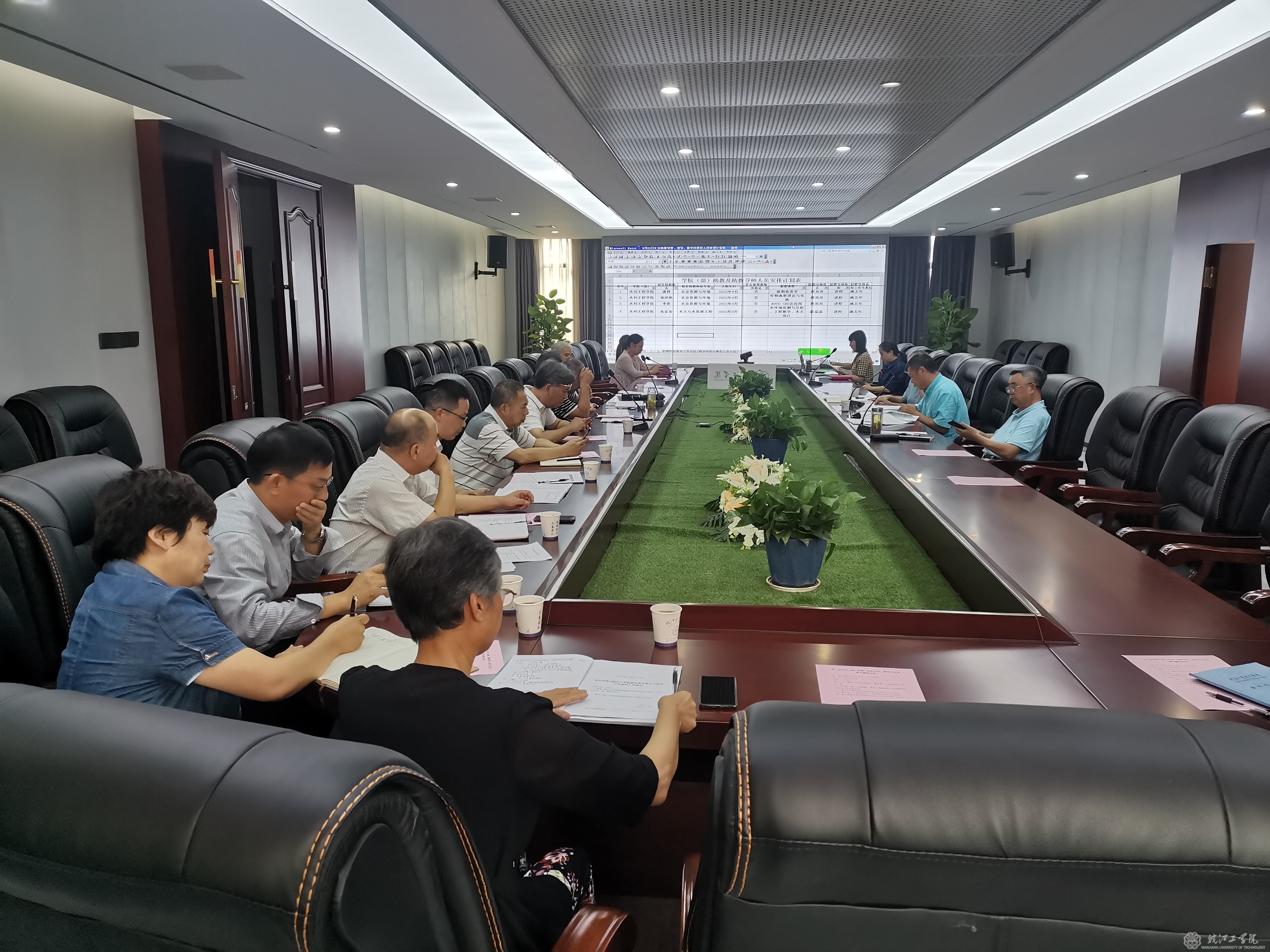 贝博官网召开院级督导及青年教师教学导师选聘工作专题会
