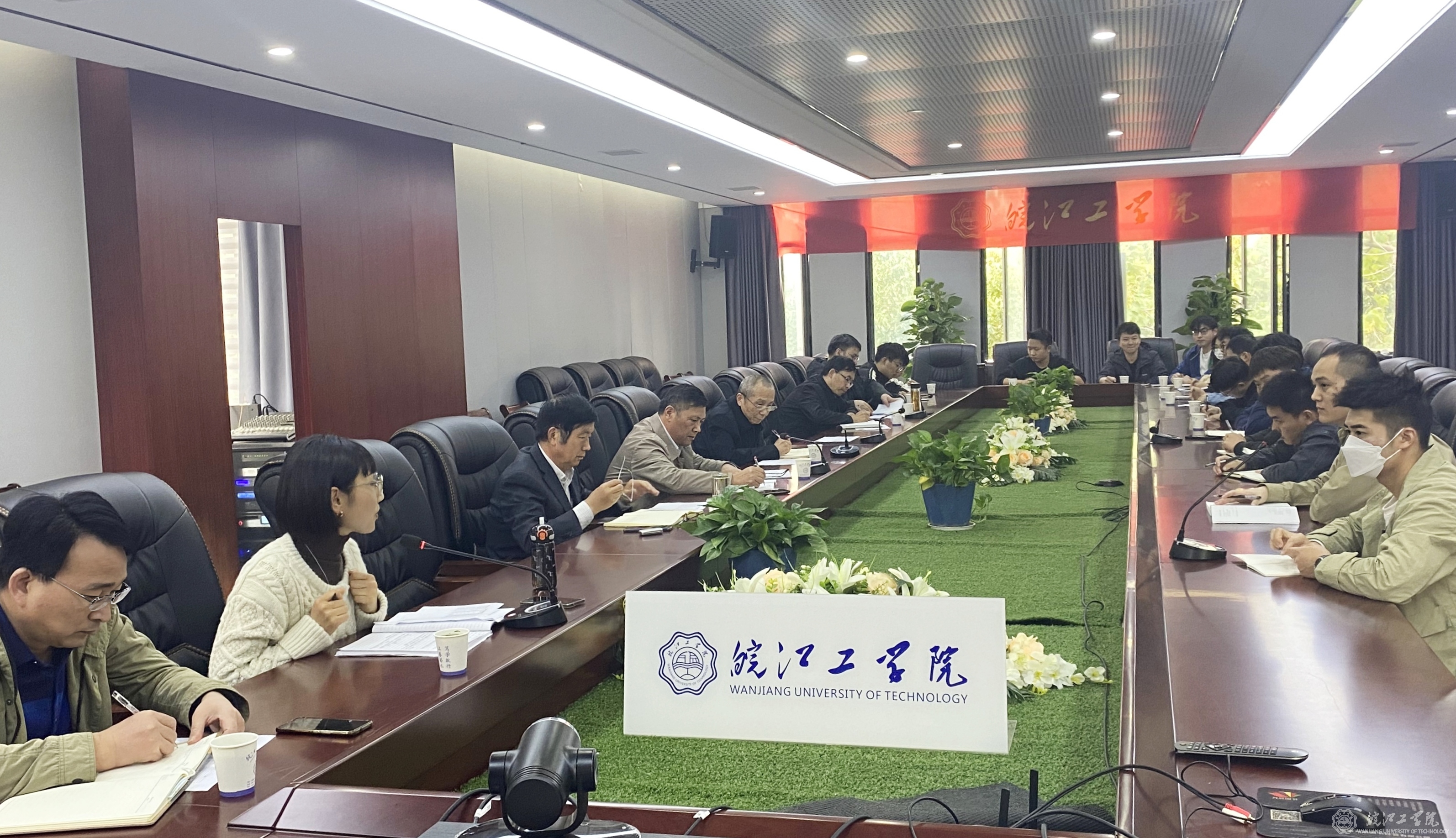 聆听学生需求，助力学生成长 ——贝博官网召开校领导与专升本学生干部座谈会