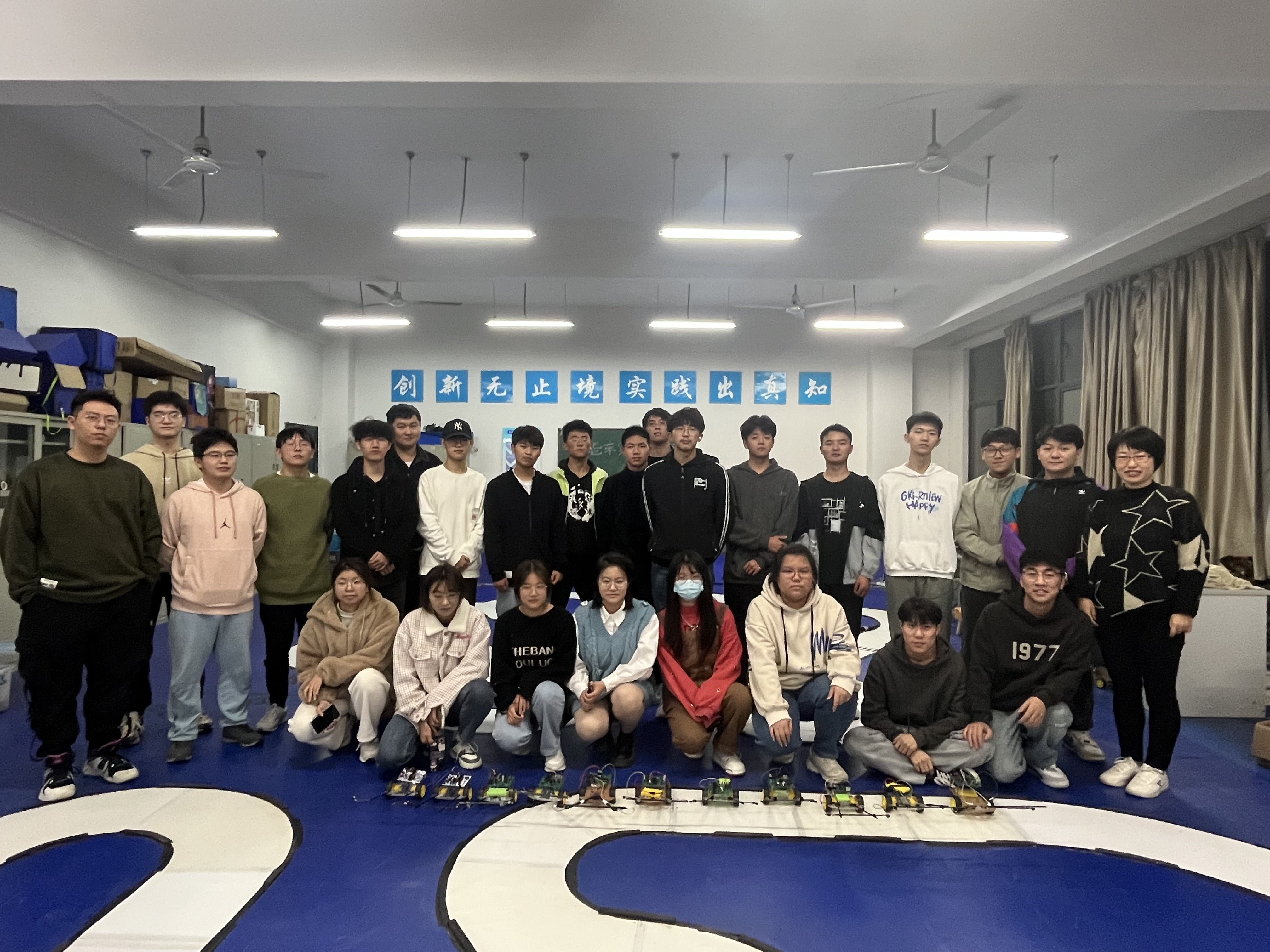 BB贝博艾弗森官方网站第十二届智能车竞赛顺利举行