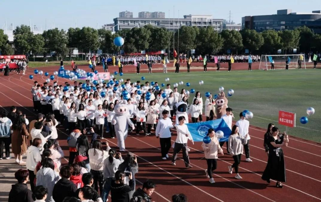 青春燃赛场，团结筑华章 ——BB贝博艾弗森官方网站电信工程学院在第十八届田径运动会上捷报频传