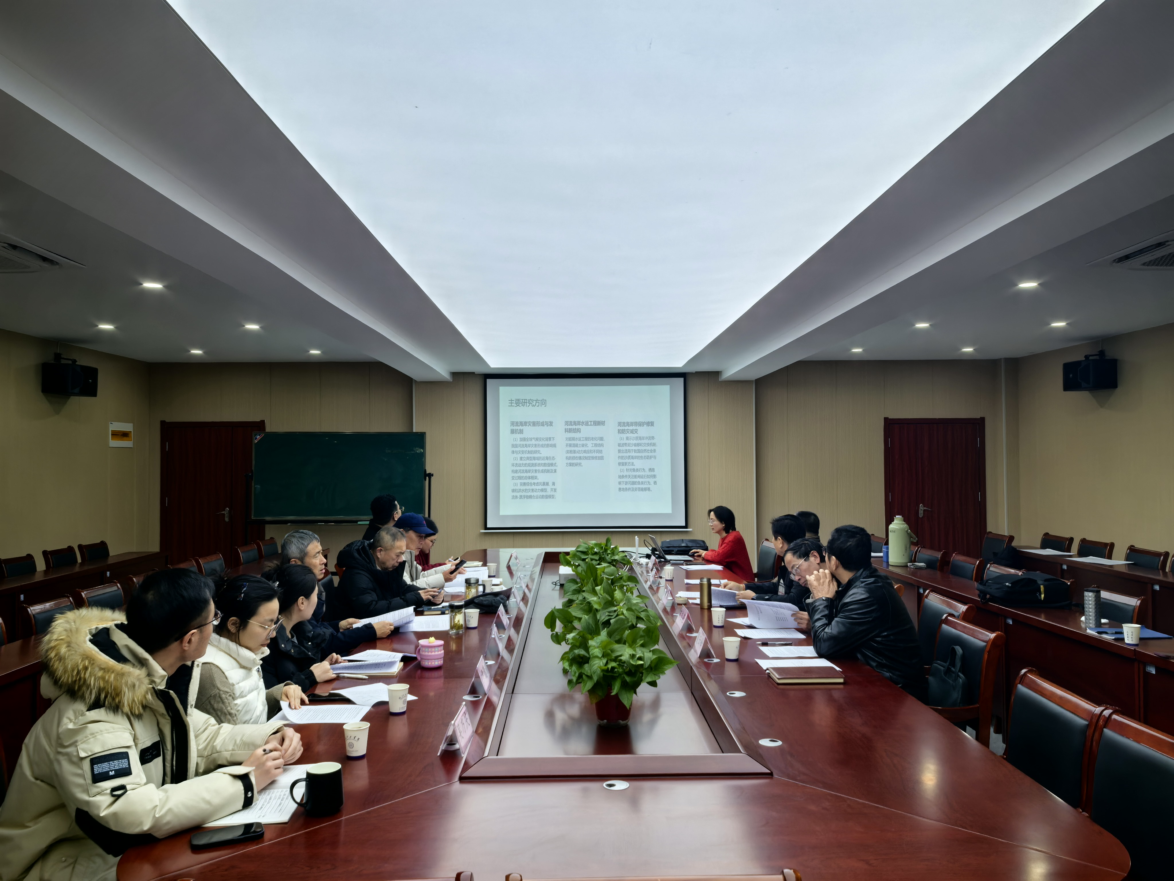 <strong>BB贝博艾弗森官方网站水运工程及河流海岸水动力研究所建设方案论证会在水利工程学院顺利举行</strong>