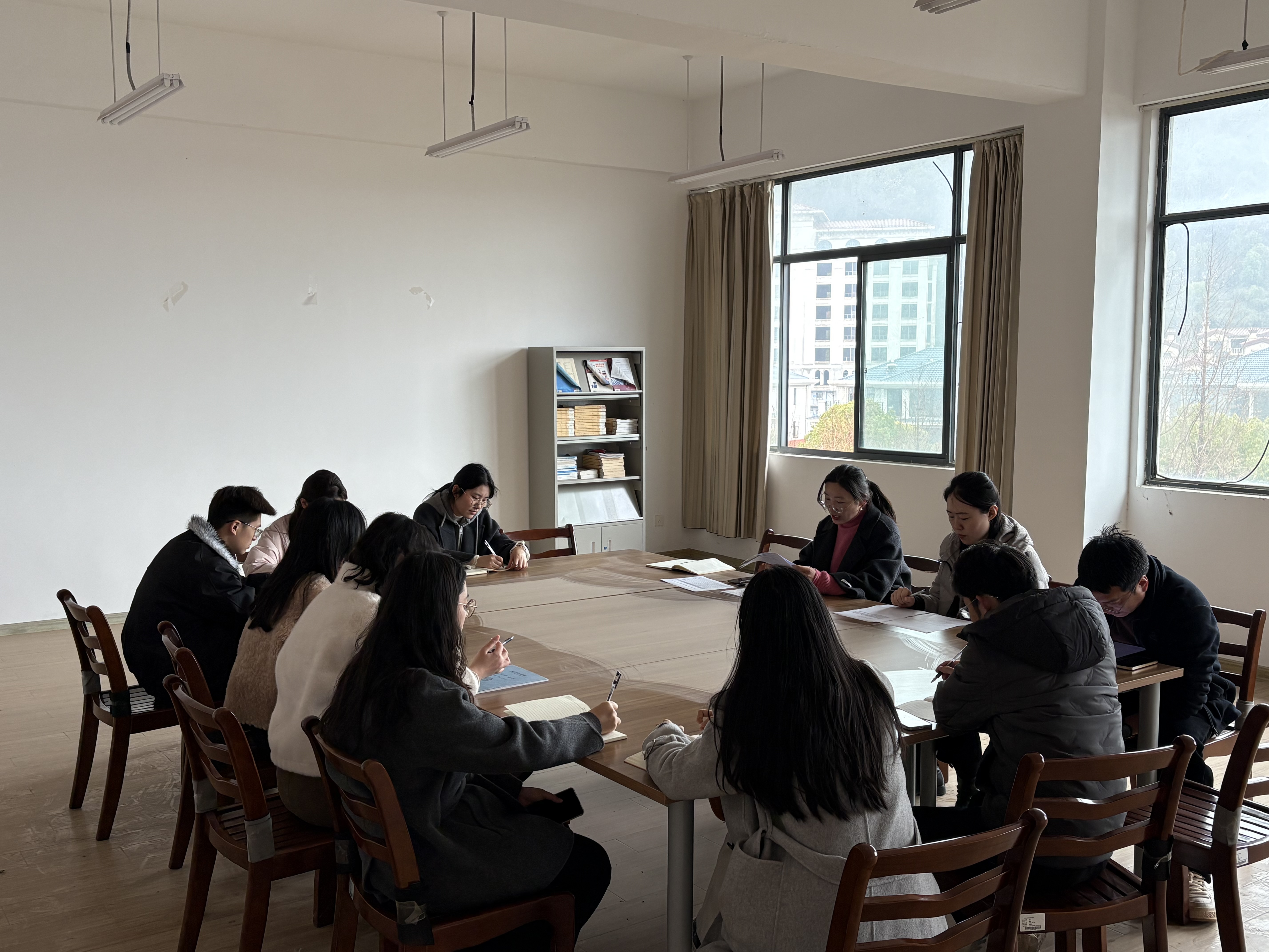 BB贝博艾弗森官方网站新能源学院教工一党支部召开2025年度组织生活会暨民主评议党员会议