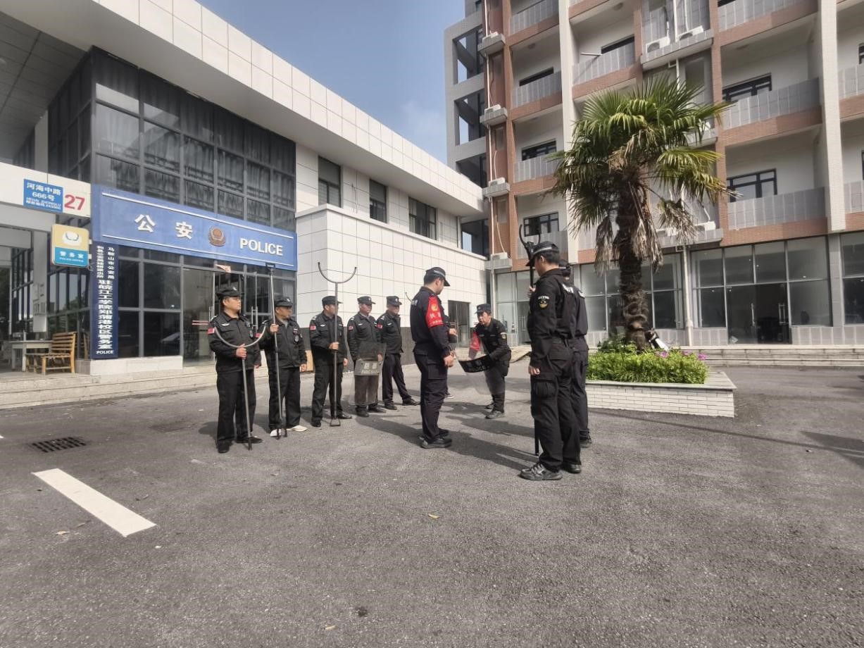 警校联动筑防线 实战演练保平安——郑蒲港校区联合辖区警方开展反恐防暴实战演练